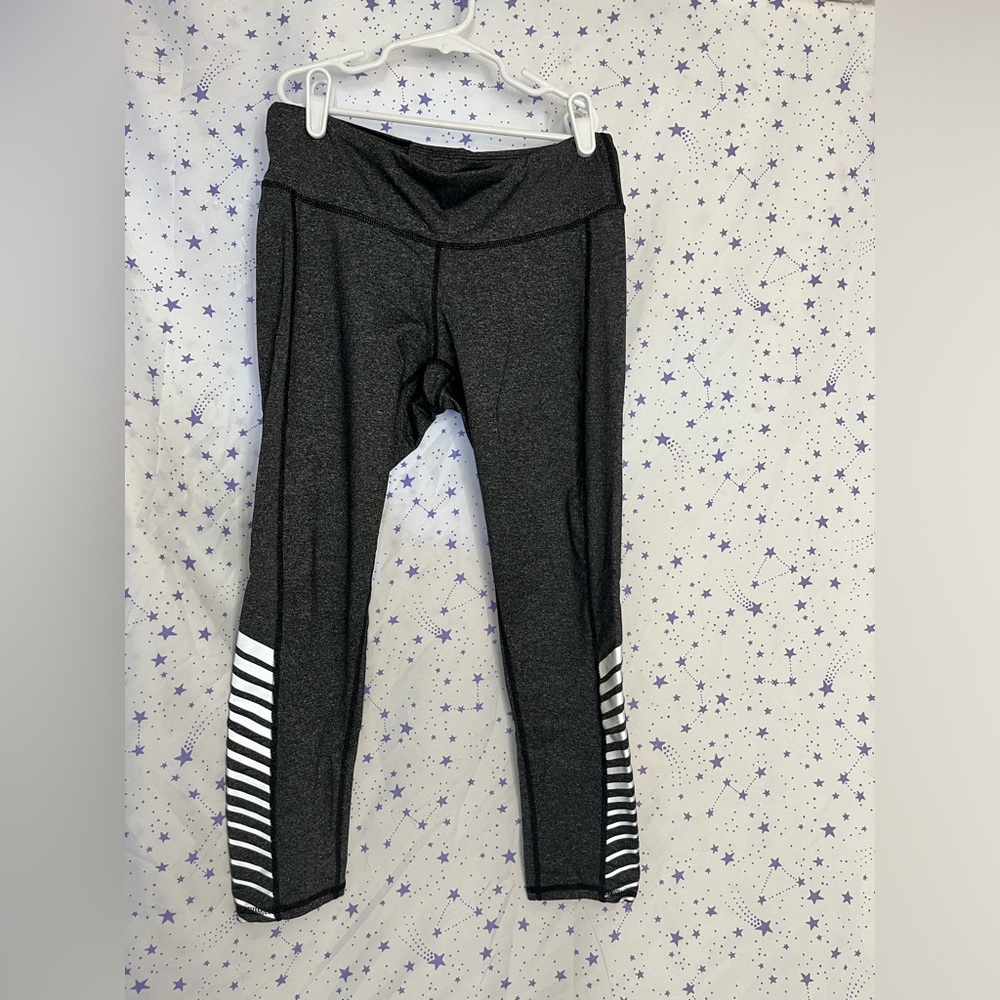 🌟❣️4/$10❣️🌟 Gap fit sz small gray/reflective leggings w/inside pocket